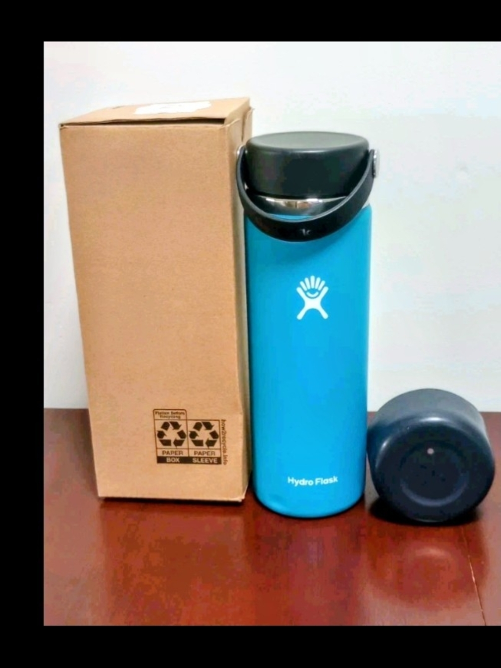 Hydro Flask 20 oz Wide Flex Cap - Laguna (Blue) with a Boot